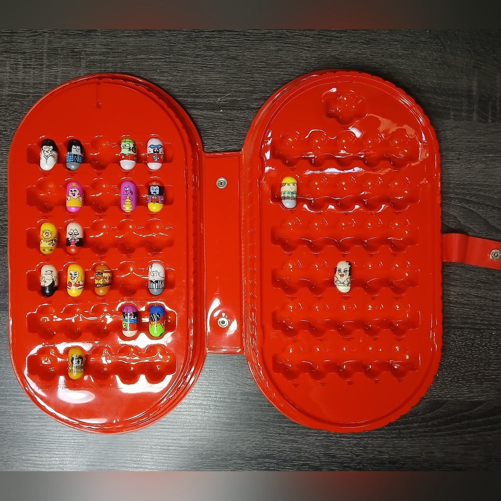 Vintage 2002 Mighty Beanz Series 1 with 18 Beanz in Red Case